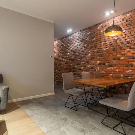 Zabrska 18 Spacious By Bookinghost