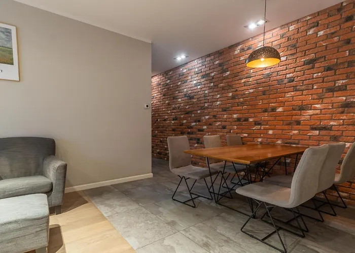 Zabrska 18 Spacious By Bookinghost